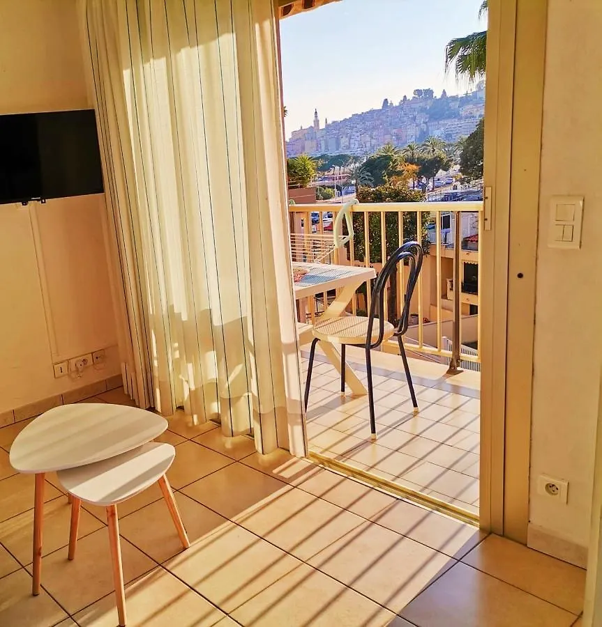 Menton Seaside Studio: Quiet Retreat with Balcony and AC