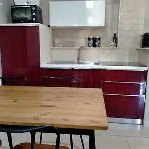 Loryhouse Menton
