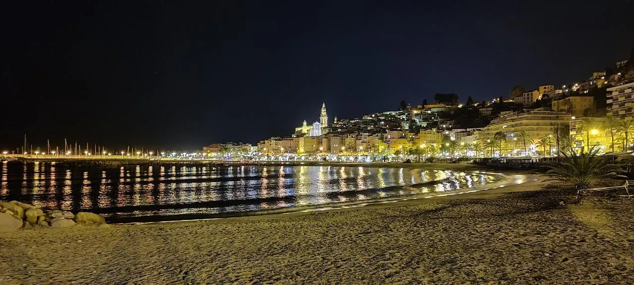 Menton Seaside Studio: Quiet Retreat with Balcony and AC Apartment
