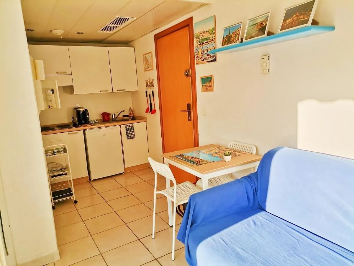 Appartement MENTON Studio au BORD DE MER Balcon, Calme, Dernier étage avec Ascenseur et Climatisation France